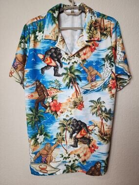 Ace Bigfoot Sasquatch Hawaiian Novelty Funny Short Sleeve Button Up Mens Med